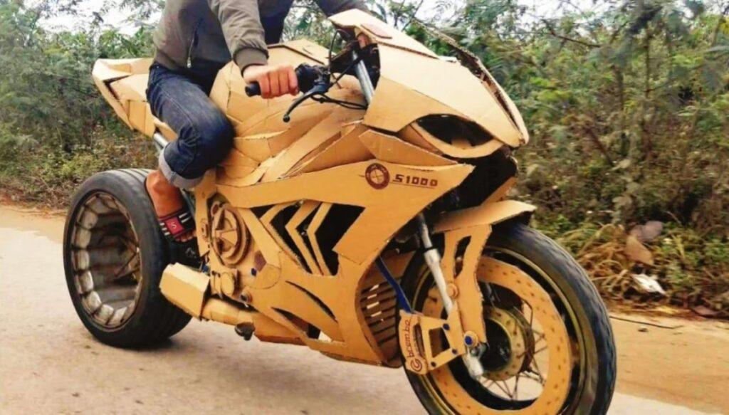 ¿Se imaginaron alguna vez hacer una motocicleta de cartón? Pues hoy eso se ha hecho realidad, en Vietnam.