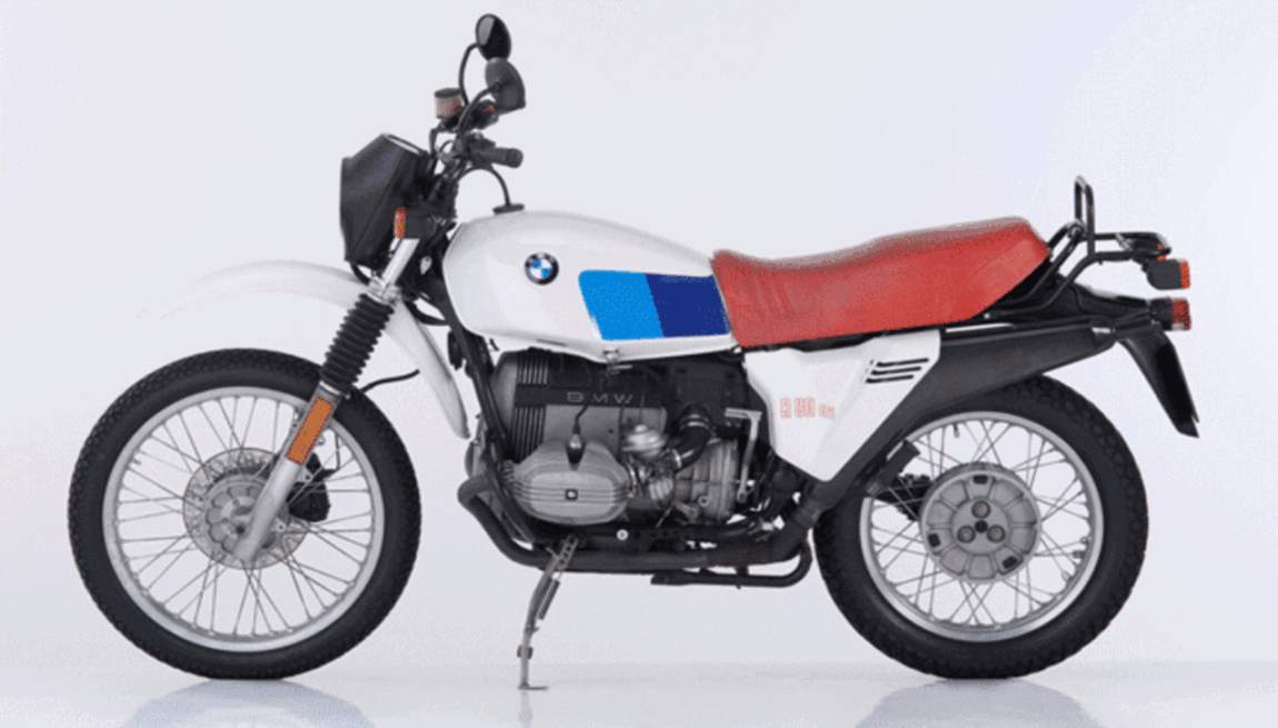 Tras poco más de 40 años, la marca alemana continúa rindiendo tributo a una reliquia, una motocicleta que marcó un antes y un después en la historia de BMW Motorrad, convirtiéndose en su primer modelo en portar la característica insignia del G/S en su nombre.