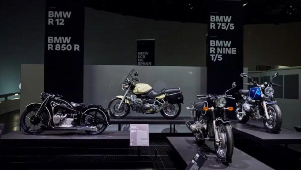 Exposición Centenaria: Celebrando 100 Años en el Museo BMW