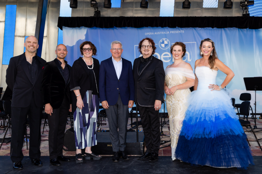 BMW y Opera Australia tocan la fibra sensible con el concierto gratuito Opera for All en Federation Square. Apoyo a la escena artística y cultural local en asociación con Opera Australia.