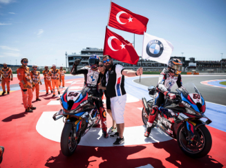 Pole position y tres victorias: Fin de semana histórico para BMW Motorrad Motorsport y nuevo líder del campeonato mundial, Toprak Razgatlioglu, en Misano.