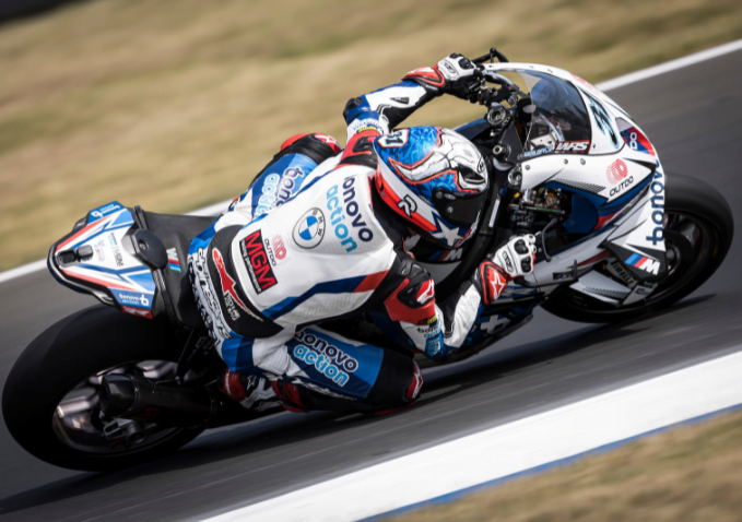 WorldSBK a lo sumo Pole position, hat-trick y récords de nuevo para Toprak Razgatlioglu, BMW toma la delantera en la clasificación.