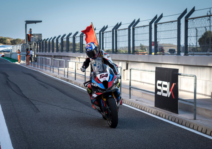 Toprak Razgatlioglu hace historia con 13 victorias consecutivas en el Campeonato del Mundo FIM Superbike