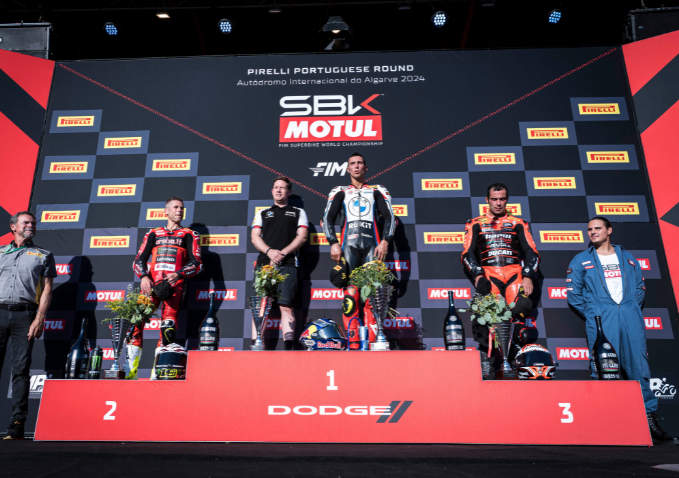 Toprak Razgatlioglu hace historia con 13 victorias consecutivas en el Campeonato del Mundo FIM Superbike