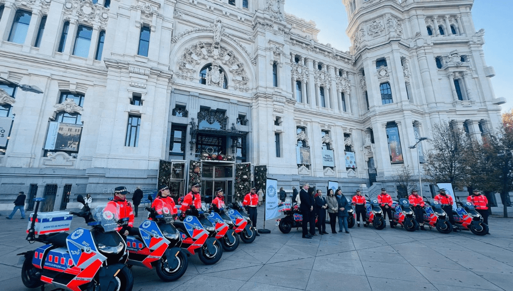 BMW Motorrad y Alphabet Entregan Flota de Scooters Eléctricos BMW CE 04 a Agentes de Movilidad de Madrid