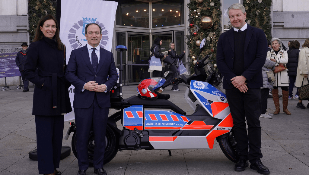 BMW Motorrad y Alphabet Entregan Flota de Scooters Eléctricos BMW CE 04 a Agentes de Movilidad de Madrid