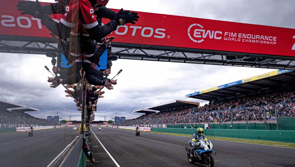 BMW asegura un lugar en el podio en un inicio de temporada inolvidable en Le Mans