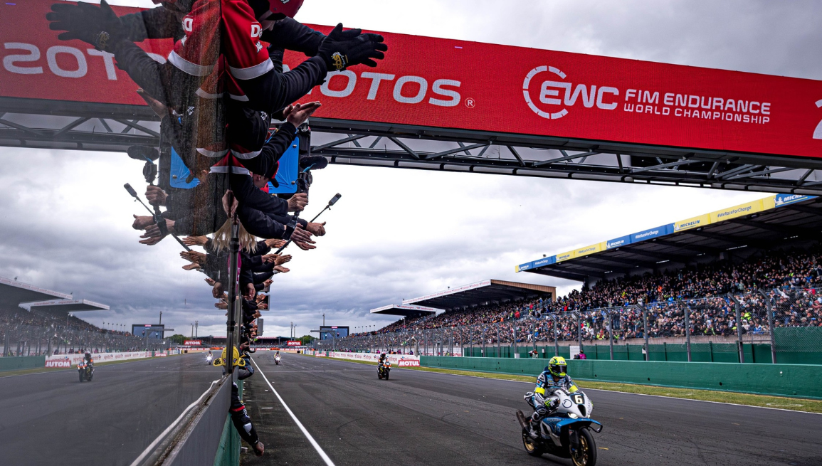 BMW asegura un lugar en el podio en un inicio de temporada inolvidable en Le Mans