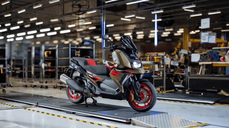 BMW Motorrad inicia la producción de la BMW C 400 X en Manaos.