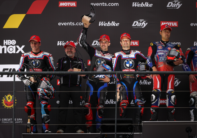 Éxitos de la BMW M 1000 RR en el FIM EWC y en el Tourist Trophy de la Isla de Man