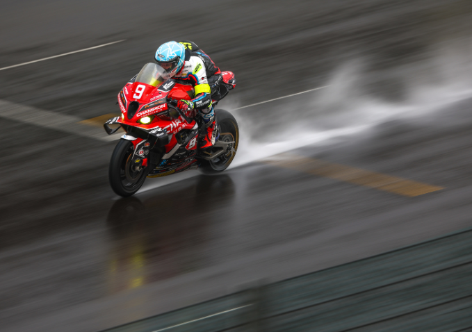 Éxitos de la BMW M 1000 RR en el FIM EWC y en el Tourist Trophy de la Isla de Man