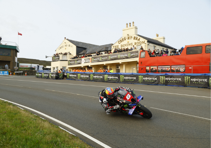 Éxitos de la BMW M 1000 RR en el FIM EWC y en el Tourist Trophy de la Isla de Man