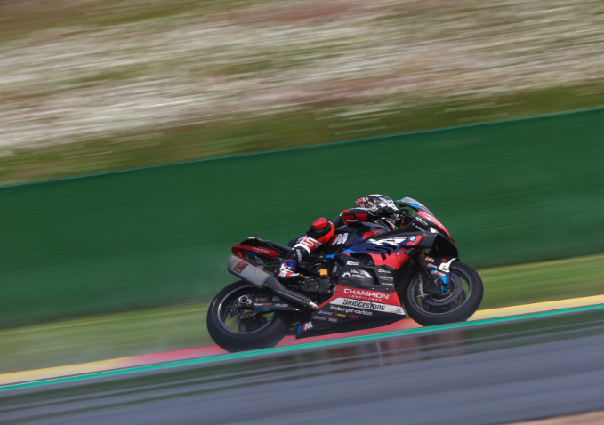 Éxitos de la BMW M 1000 RR en el FIM EWC y en el Tourist Trophy de la Isla de Man