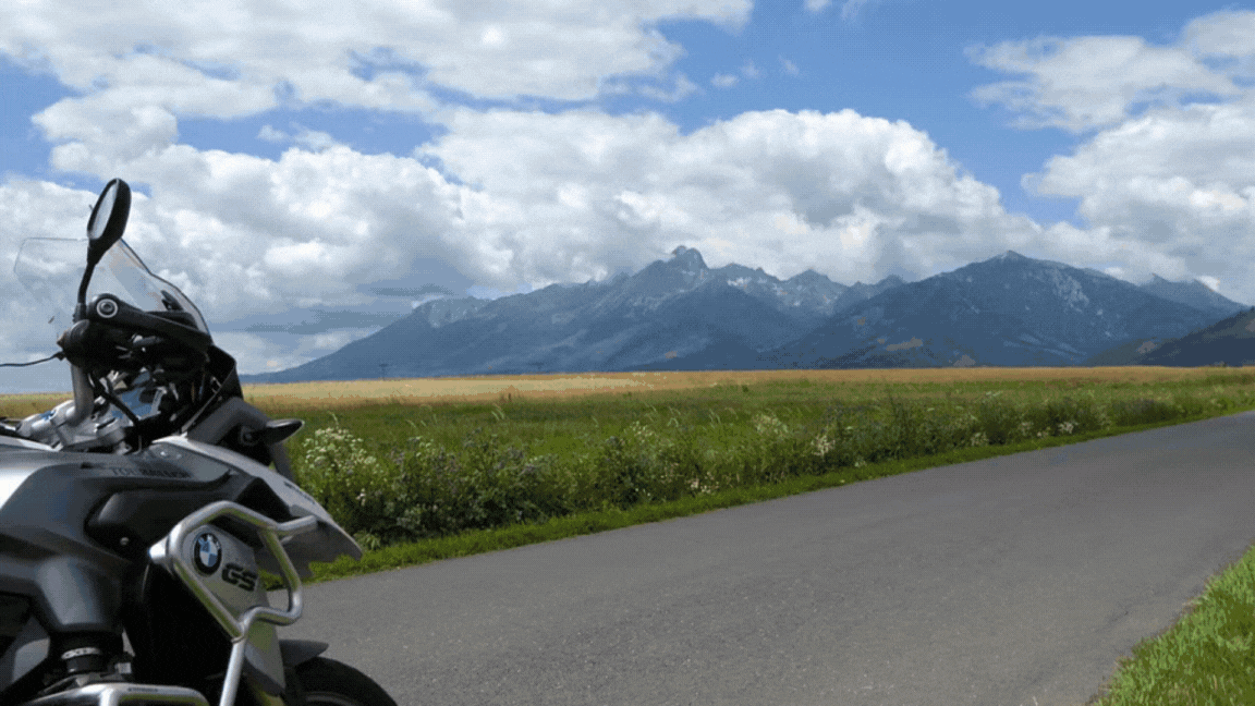Reyes y Castillos Tour – Aventura en Moto por el Centro y Este de Europa