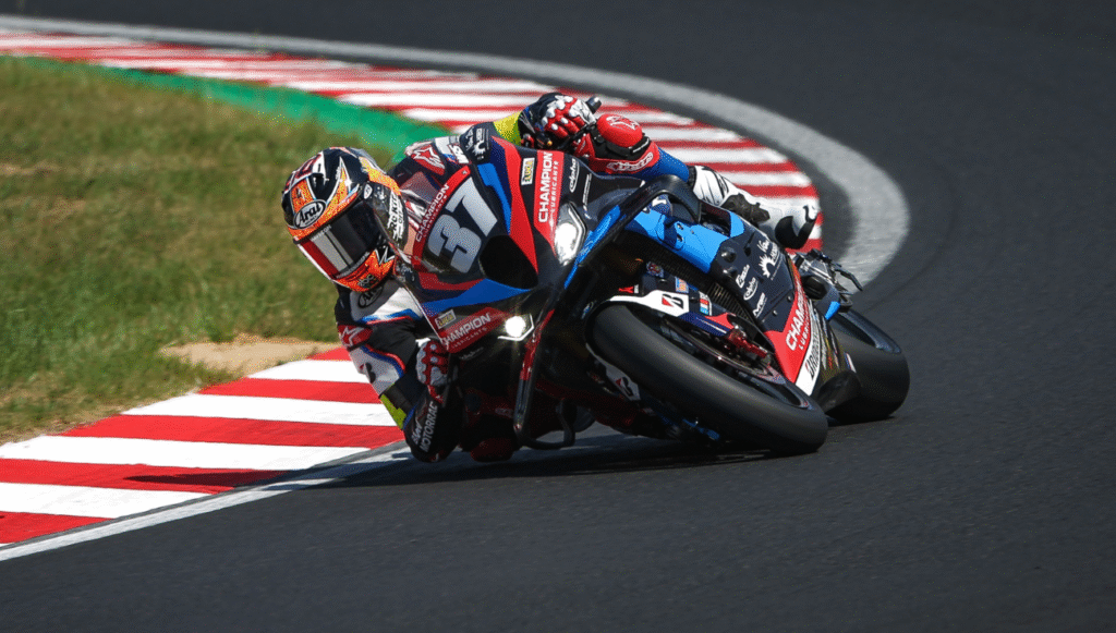 FIM EWC Suzuka: BMW Motorrad asciende al segundo lugar en el Mundial de Resistencia y domina en Superstock