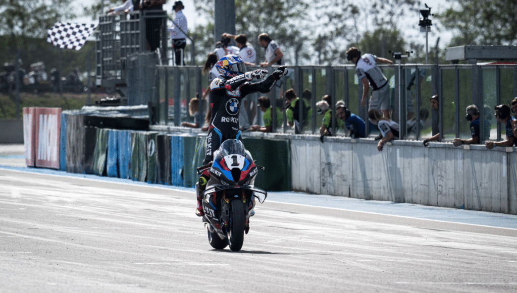 Toprak brilla con hat-trick en Magny-Cours
