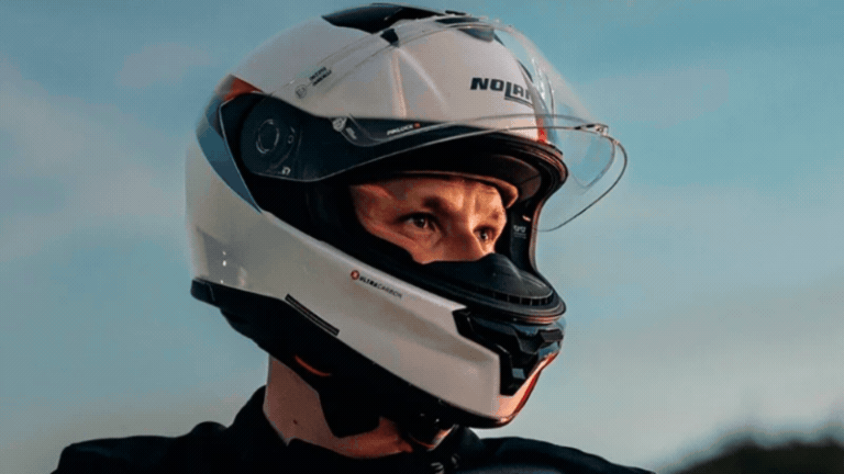 Casco Inteligente con LED: Seguridad y Tecnología en Movimiento