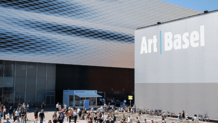 BMW y A.A. Murakami presentan SYMBIOSIS en Art Basel 2026