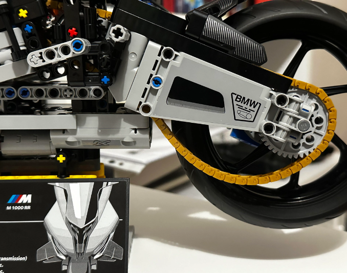 LEGO Technic BMW M 1000 RR