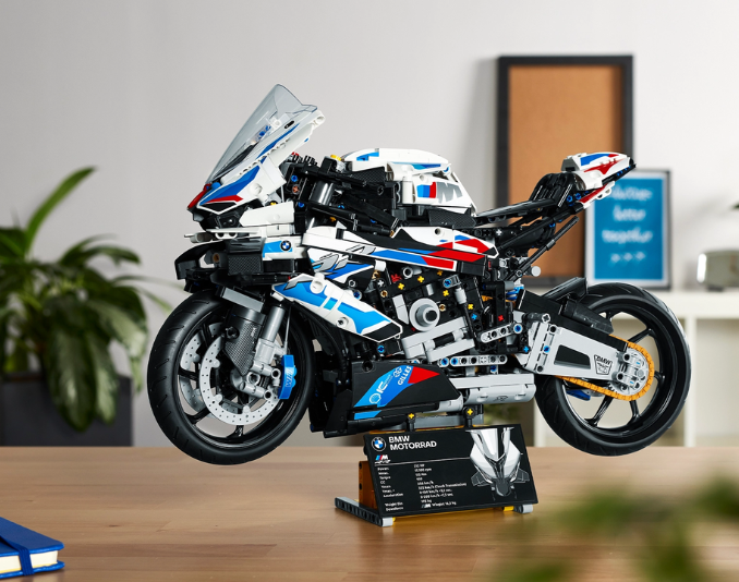 LEGO Technic BMW M 1000 RR