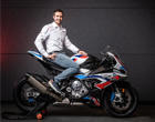 Tom Lüthi dirige cursos para BMW Motorrad.